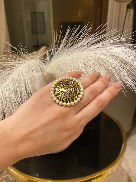 Roop adjustable round antique ring with Pearl border